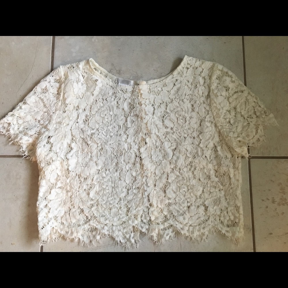 Gorgeous lace topper